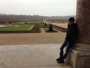 Leaning against one of the pink columns of the Grand Trianon